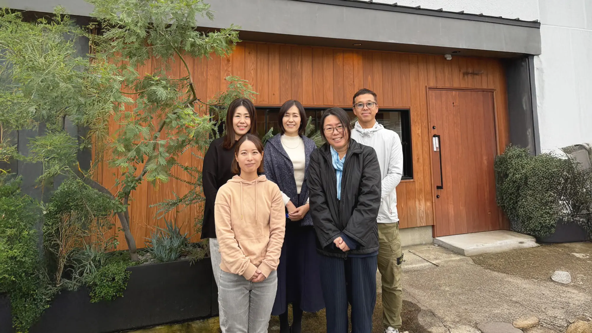 スタッフ集合画像